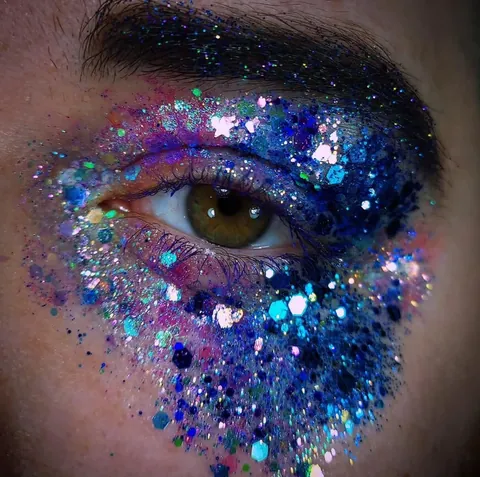 Lately I love doing looks that are fully glitter!!