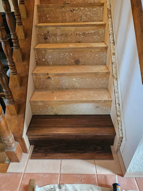 Stairs from carpet to LVP