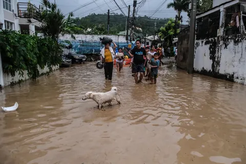 Look: Aftermath of Typhoon Tino in Cebu pics from Sunstar Cebu