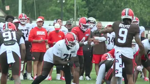 [Highlight] Deshaun Watson throws a wobbly pass that results in a heated exchange between Jared Verse and the Browns offensive line