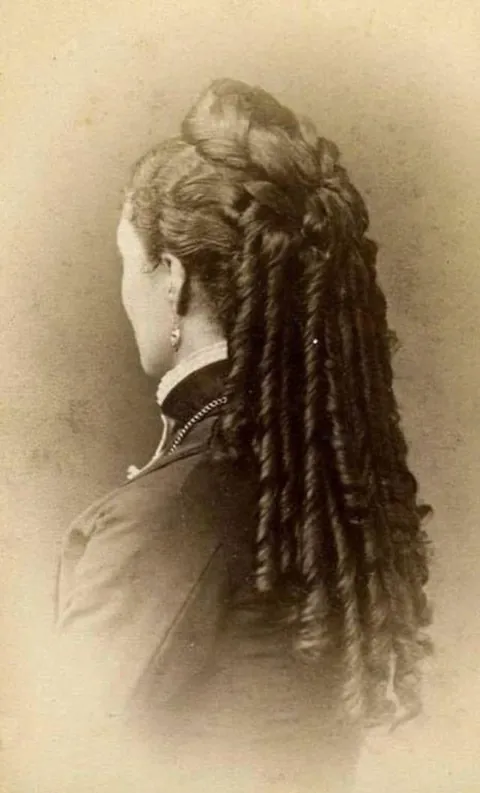 The many unique hairstyles of women during the Victorian era (1870s-1900s)