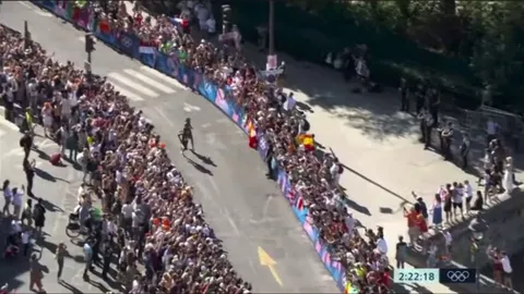 Ethiopian-born Dutch runner Sifan Hassan wins gold at Paris marathon setting a new Olympic record 