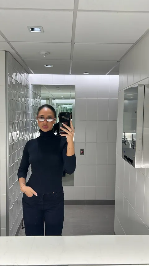 Just lost my job.. Here are some of my favourite work fits as a reminder that some places rlly don’t deserve you ♥️