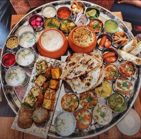 This 8kgs food tray is called Bahubali Thali in India. Anyone who can finish it in 40 minutes can win $11 000.