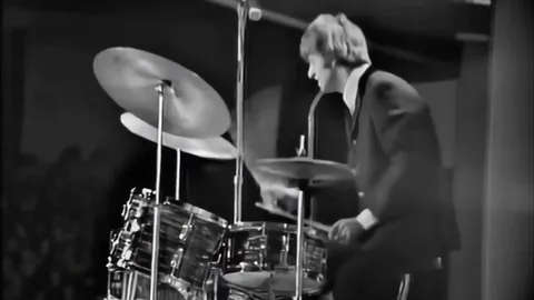 Melbourne, 1964 - Beatles fan invades stage at concert, shakes John Lennon's hand, and calmly walks away