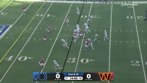[Highlight] Daniel Jones gets bumped by teammate, loses the ball