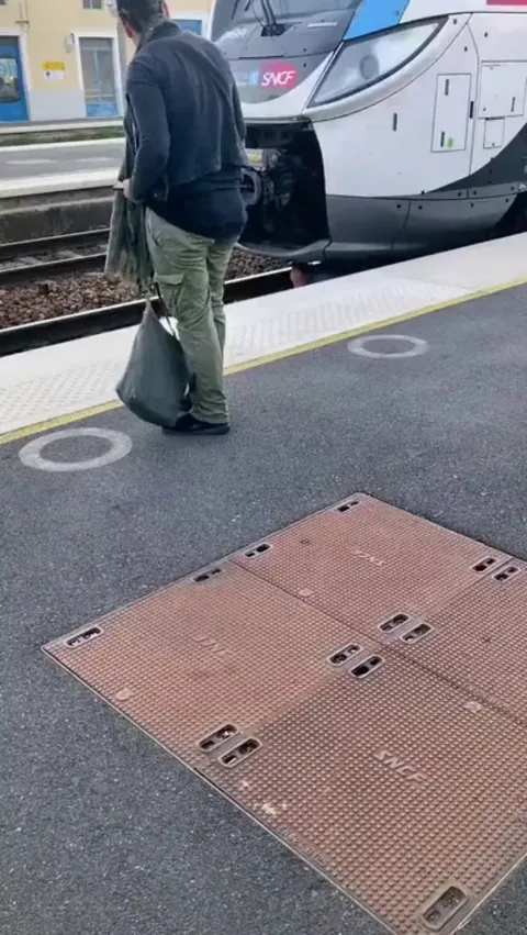 "Allez mourir chez vous" - des témoins insulte un suicidaire qui a raté sa tentative