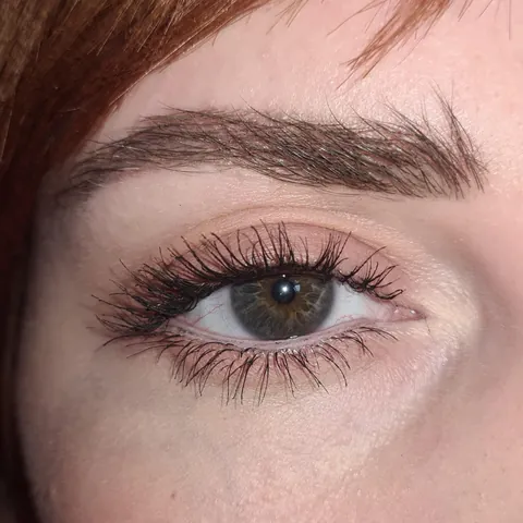 Anyone else have a good eye and bad eye with mascara?