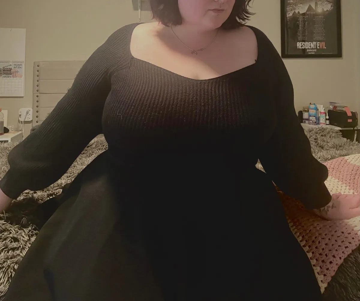 come lift up this skirt and play