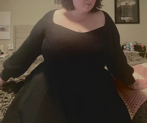 come lift up this skirt and play