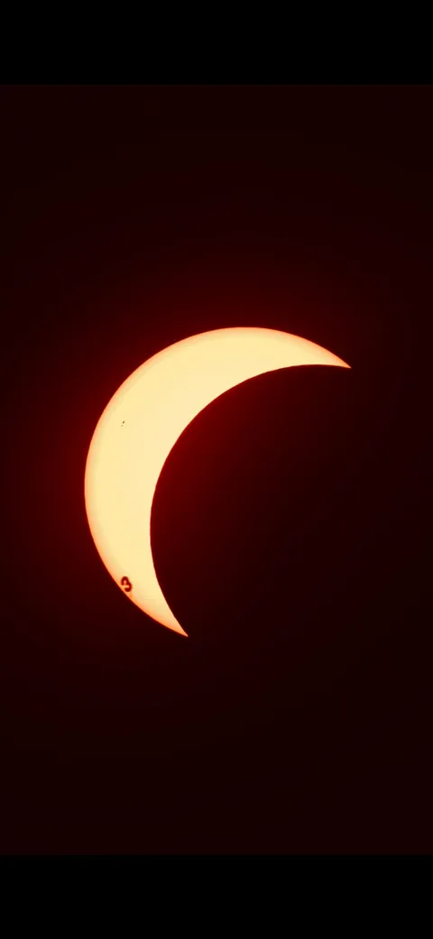 Solar Eclipse… Sorry Kid 🤦‍♂️