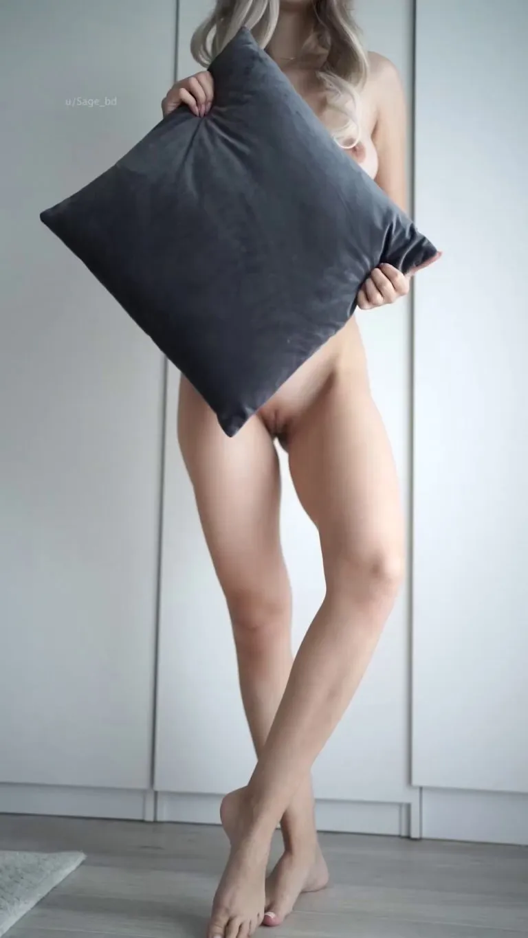 It's a perfect day for a full naked body pose