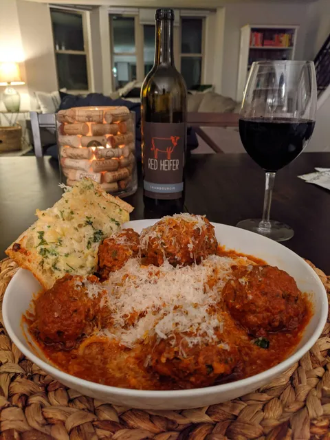 [Homemade] - Spaghetti &amp; Meatballs with Garlic Bread