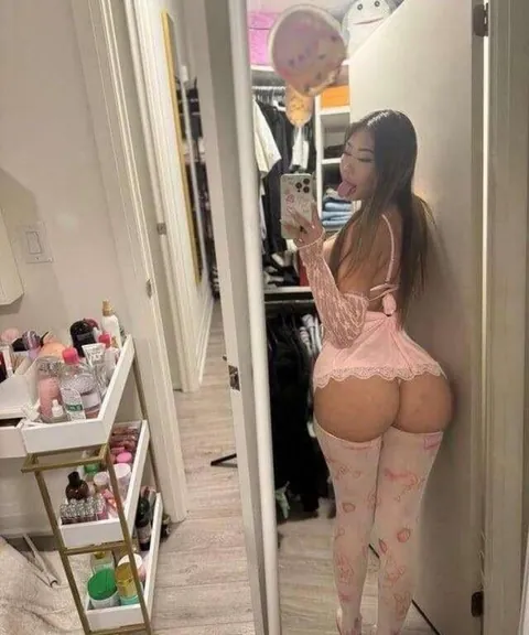 Pick 2 for you dream threesome but the replies tells you what you do