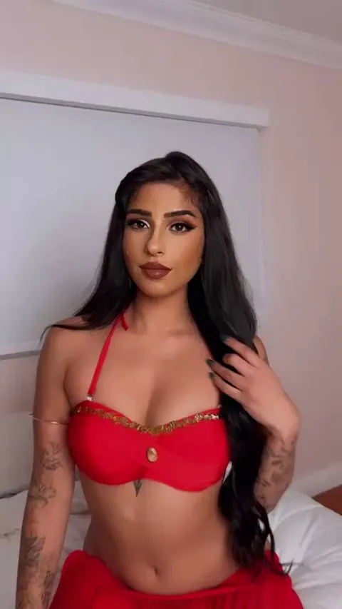 Would you let an Indian girl have a lick? 😼