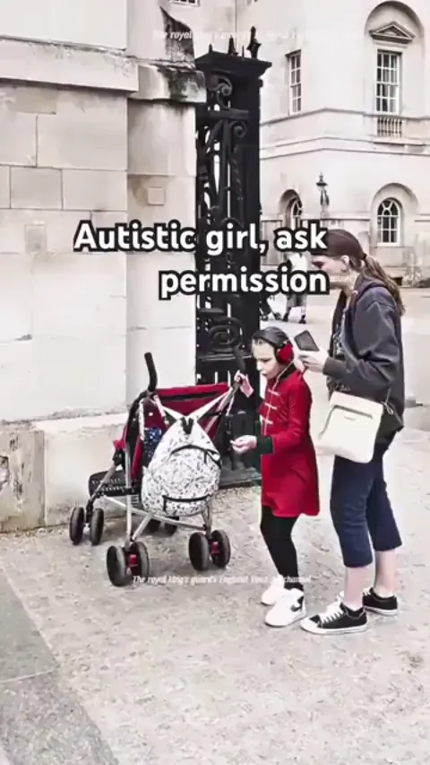 This autistic girl asks the Royal Guard for permission to pet his horse - an unforgettable experience for her and a kind gesture from him.