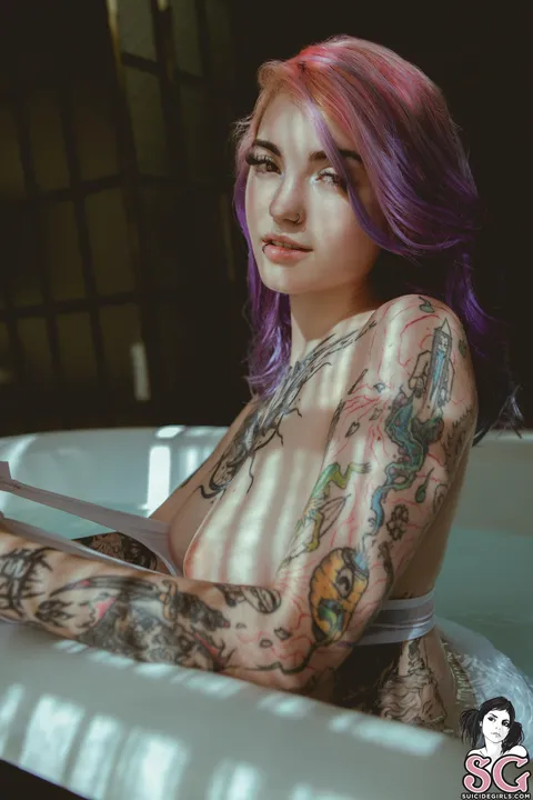 Though Light and Shadow 🖤 Model: Gloom