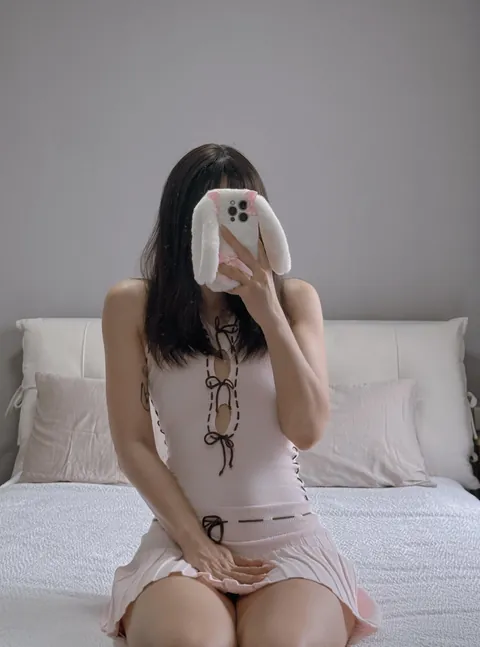 petite shy girl with her bush and 🐱