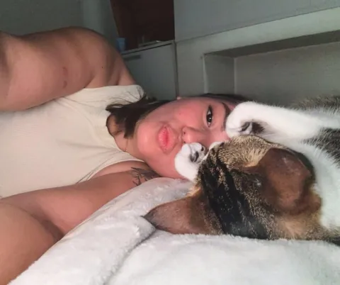 help me convince my mom to let me keep this cat