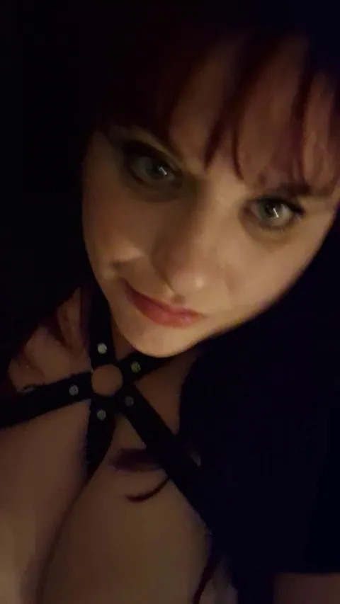 I want to look into your eyes while you suck them