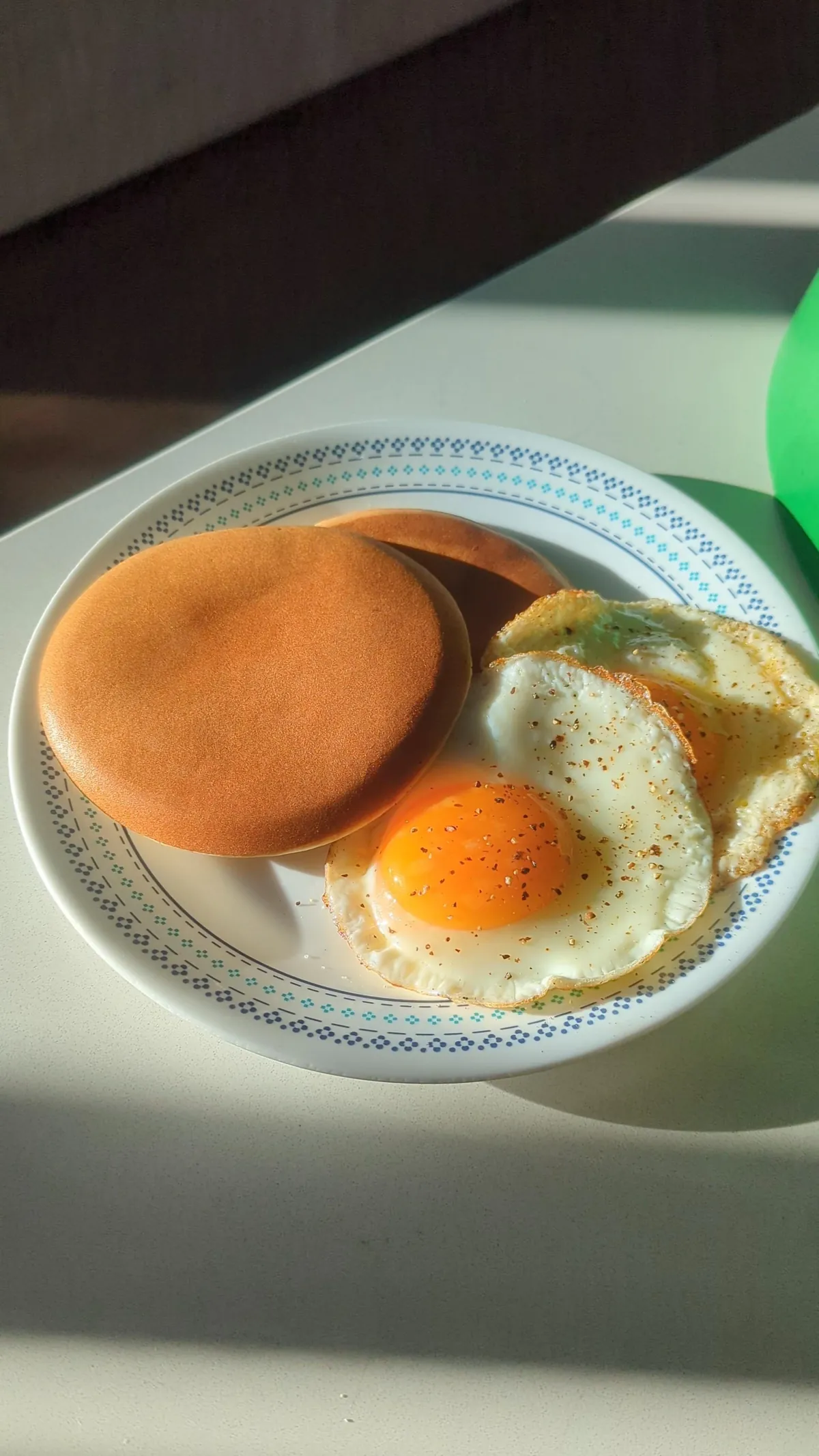 [Homemade] pancakes and sunny side up by my girlfriend.
