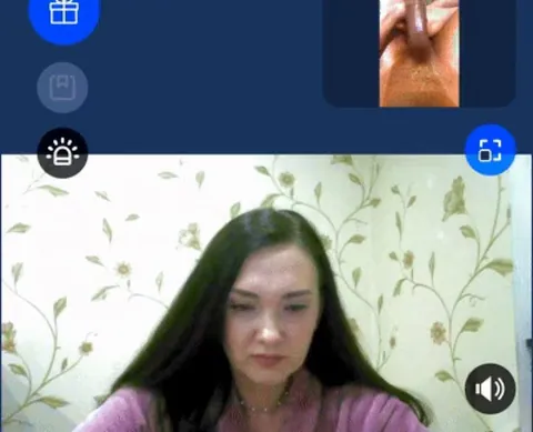 19M I love flashing n cumming 4 older women