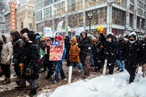 [OC] Chicagoans out in extreme cold and snow to support Minneapolis