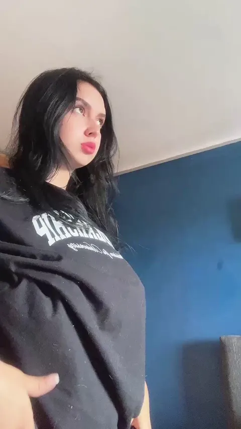 Do you like me to put my fingers on my lips? (reveal) ❤️