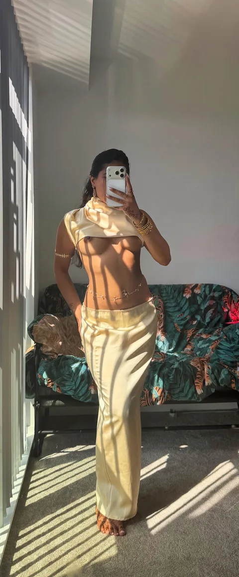 Just a sun-kissed Asian girl giving you something to look at😉