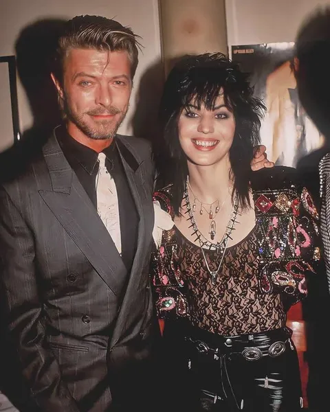 David Bowie &amp; Joan Jett (1989)