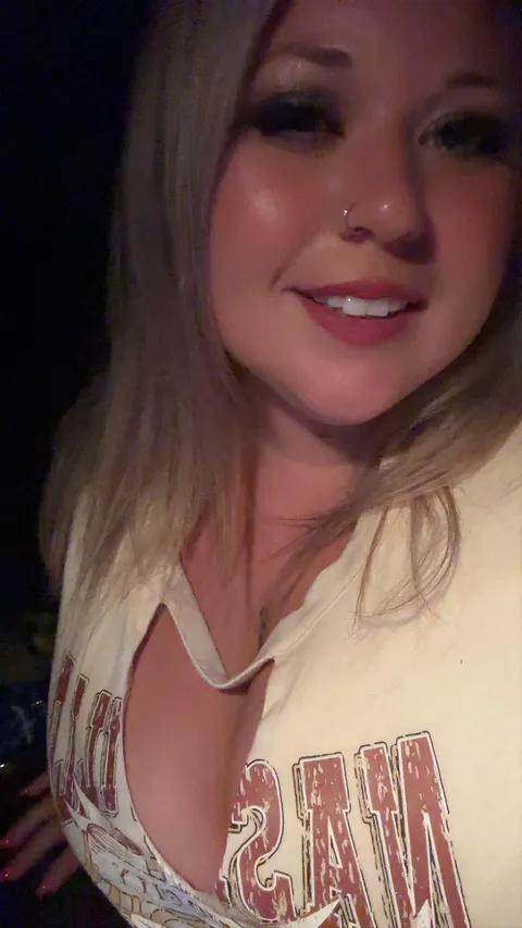 Let my husband choose my outfit tonight for my big-dick bull, can't wait for him to strip me naked and rearrange my insides😜...........................