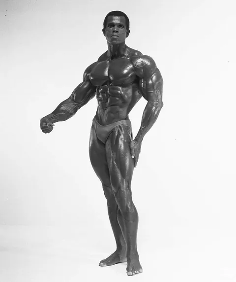 In 1975 when Arnold Schwarzenegger did his last Olympia, the only person who he felt, had a shot at beating him, was the Serge Nubret who had unreal proportions: 57in chest, 27in waist, 1.8m tall and just 90-95 kilos.