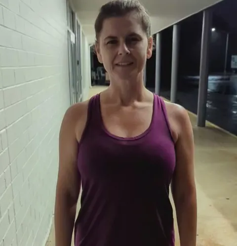 Milf tits in front of the gym ;)