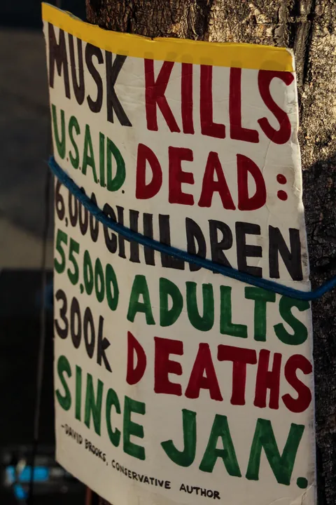 The Tesla Diner in Hollywood threw a Halloween party tonight… so the protesters outside did too [OC]