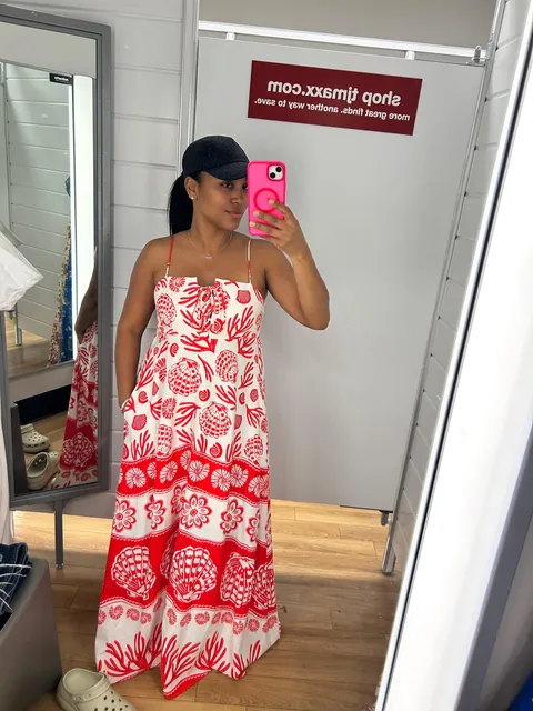 Which dress that looks good on me?