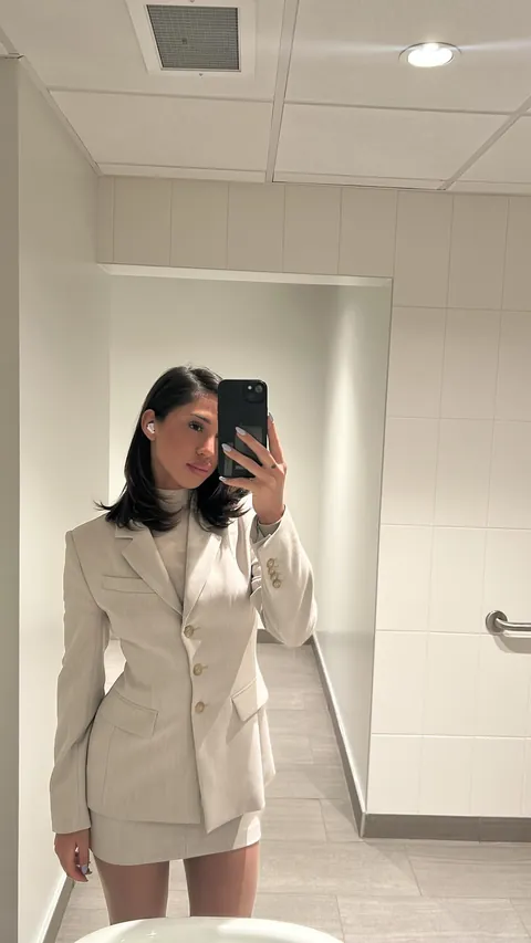 Just lost my job.. Here are some of my favourite work fits as a reminder that some places rlly don’t deserve you ♥️