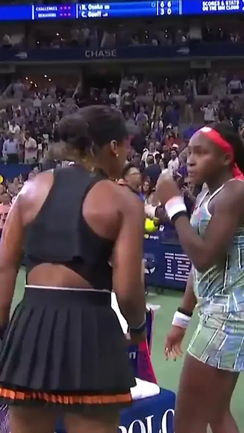 Naomi Osaka comforts Coco Gauff