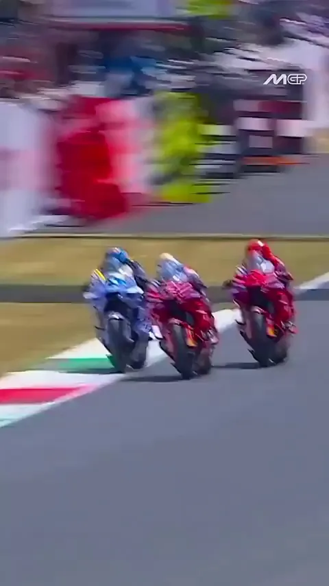 Battling it head to head at 360Km/h(220mph). Pure adrenaline.