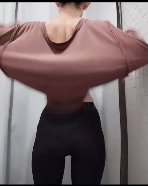 Sweaty workout tights come off my high-jumper body 👟 ❤️