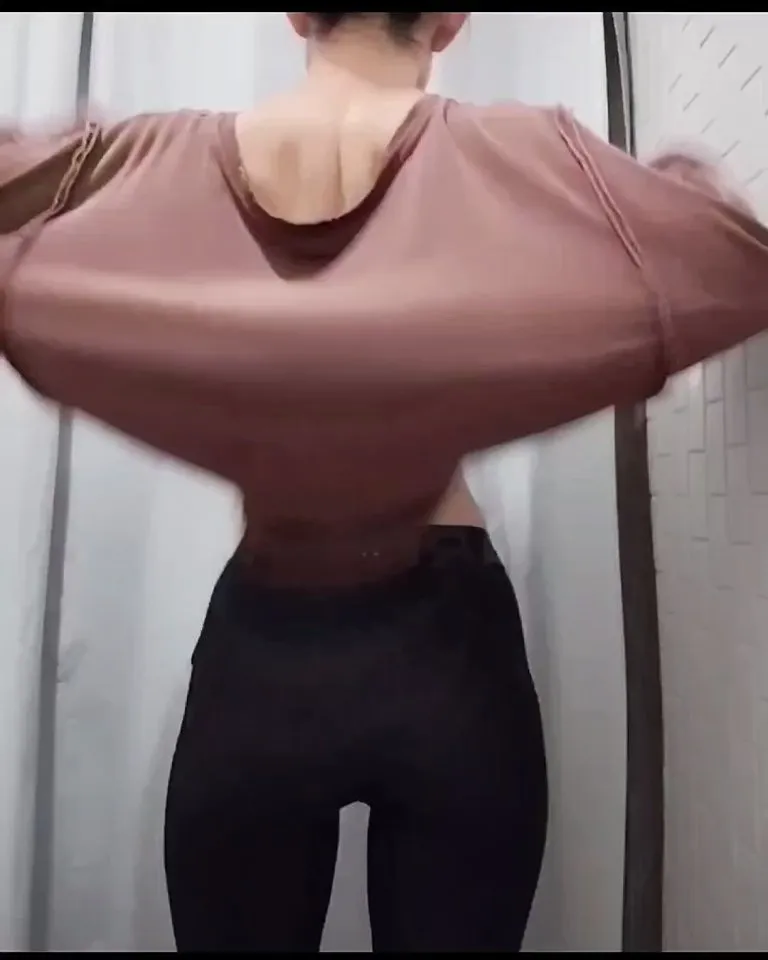 Sweaty workout tights come off my high-jumper body 👟 ❤️