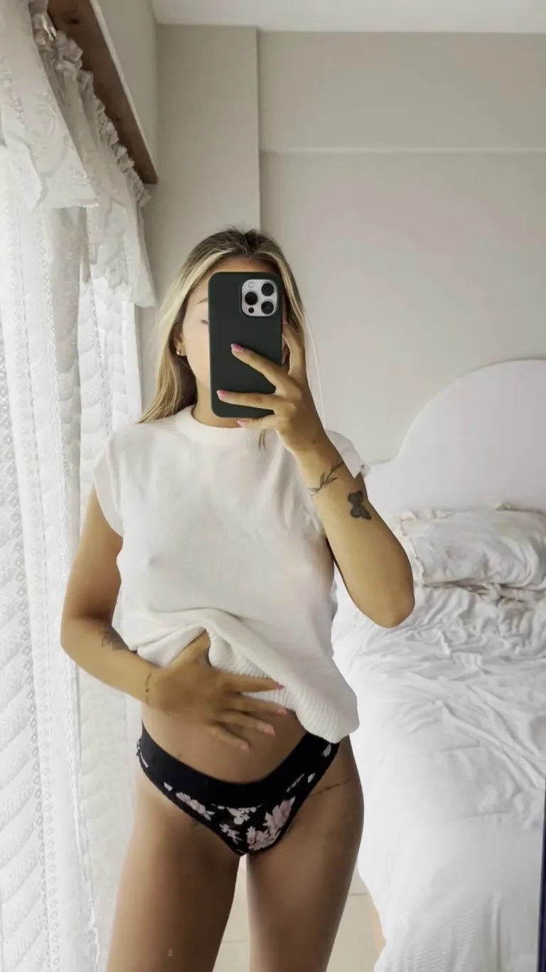 Classic white top and big tit reveal