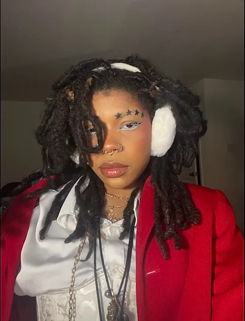 i have just been OBSESSED with doing star eyebrows