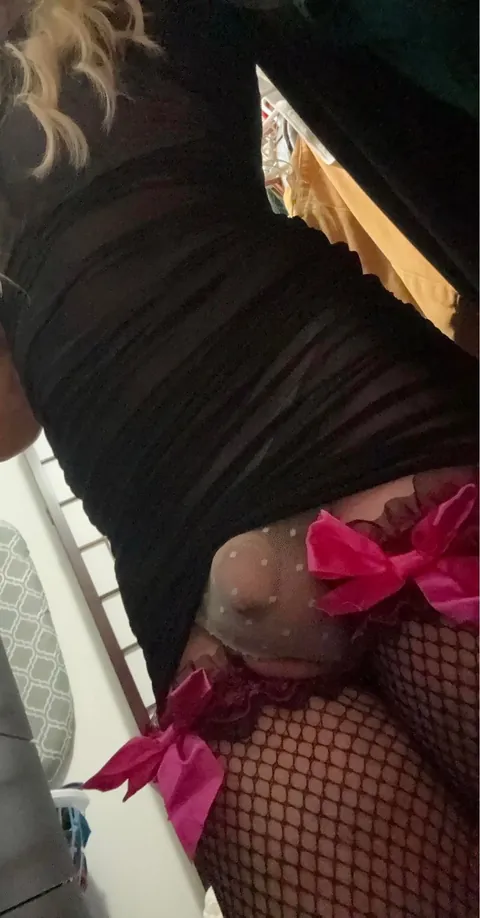 Would you accept nudes from a sissy like me?