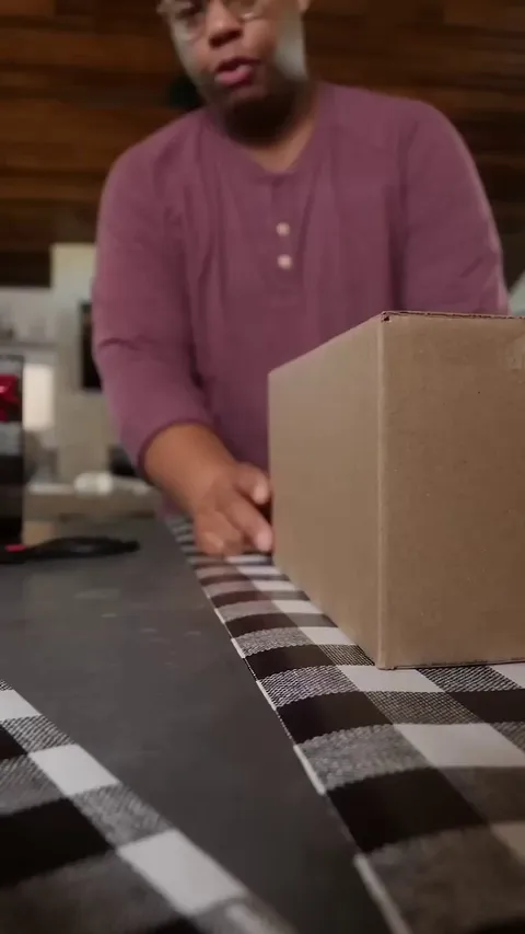 How to wrap gifts with no tape