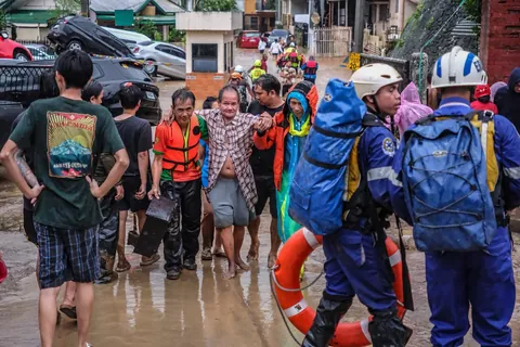 Look: Aftermath of Typhoon Tino in Cebu pics from Sunstar Cebu
