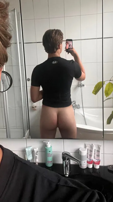 Just an 18yo twink