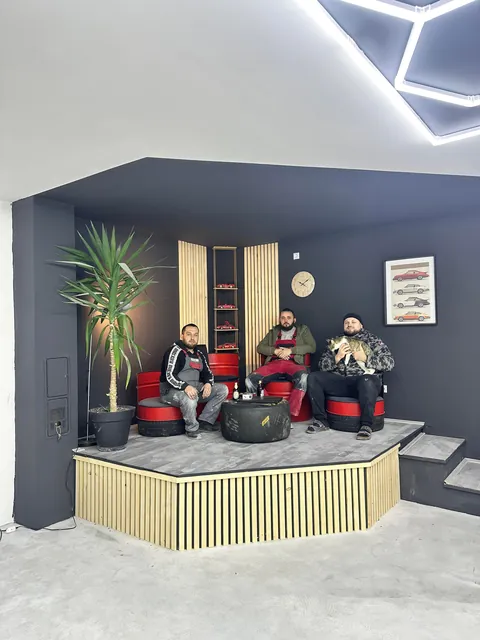 Good evening gentlemen and ladies respectively, i would like to present you my hobby garage