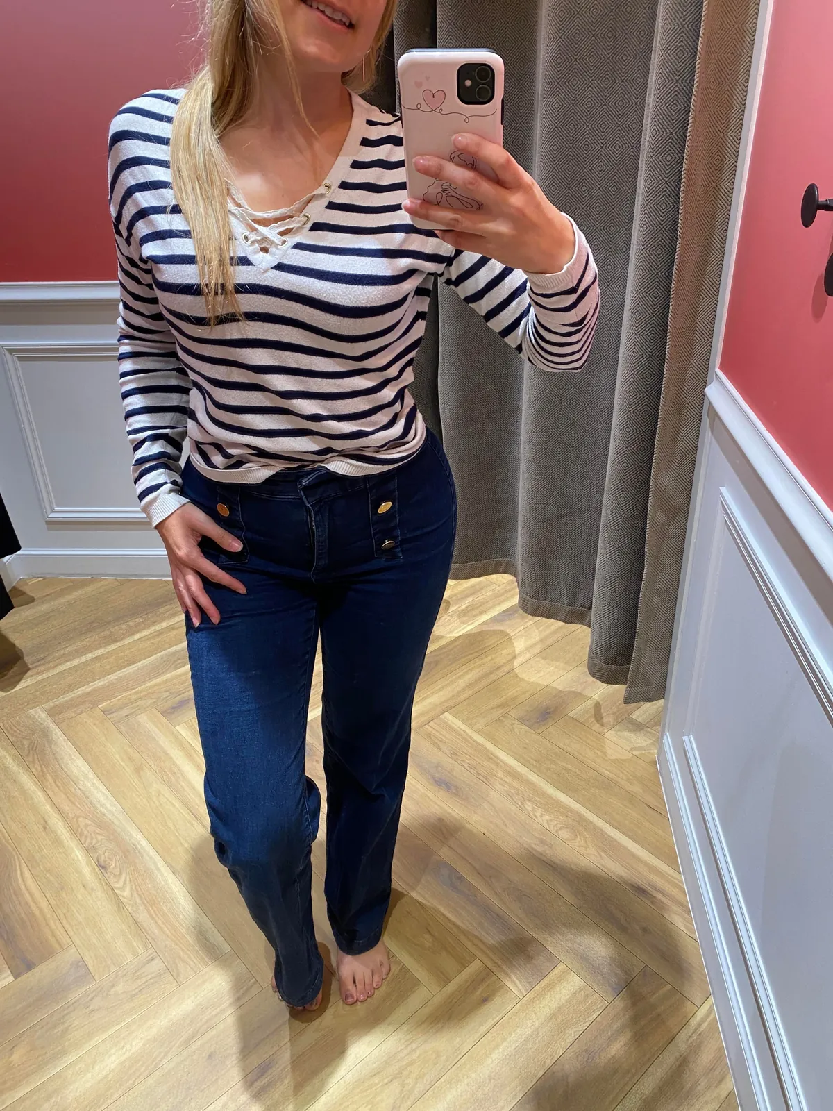 Swipe pour me déshabiller dans la cabine d’essayage 🤭