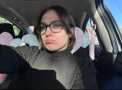 F, 26 :)