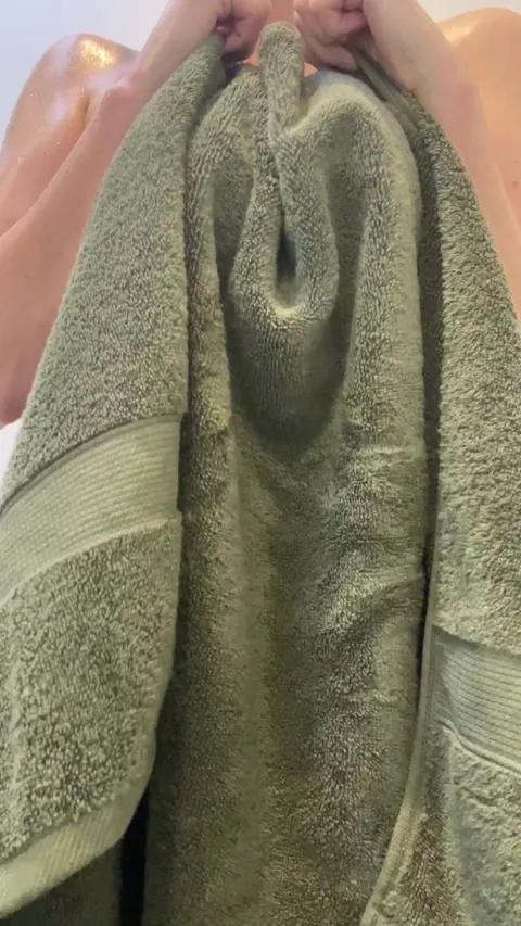 Big natural tiddy physics remain undefeated 🥰